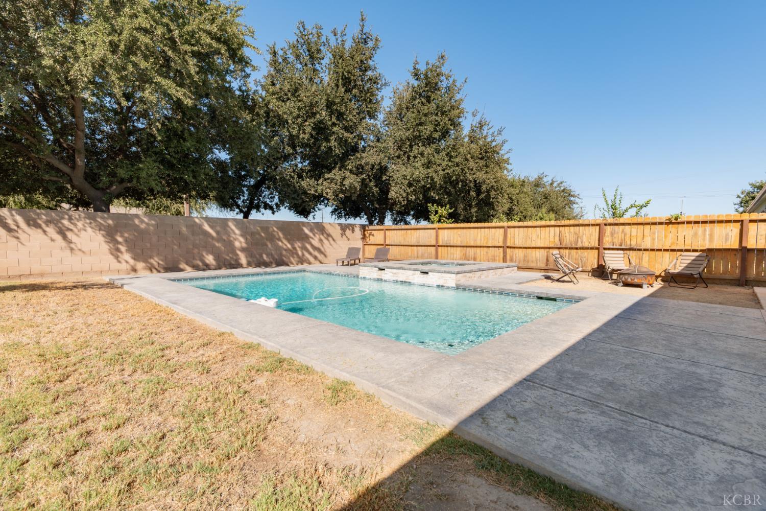 634 E San Miguel St, Hanford, CA 93230