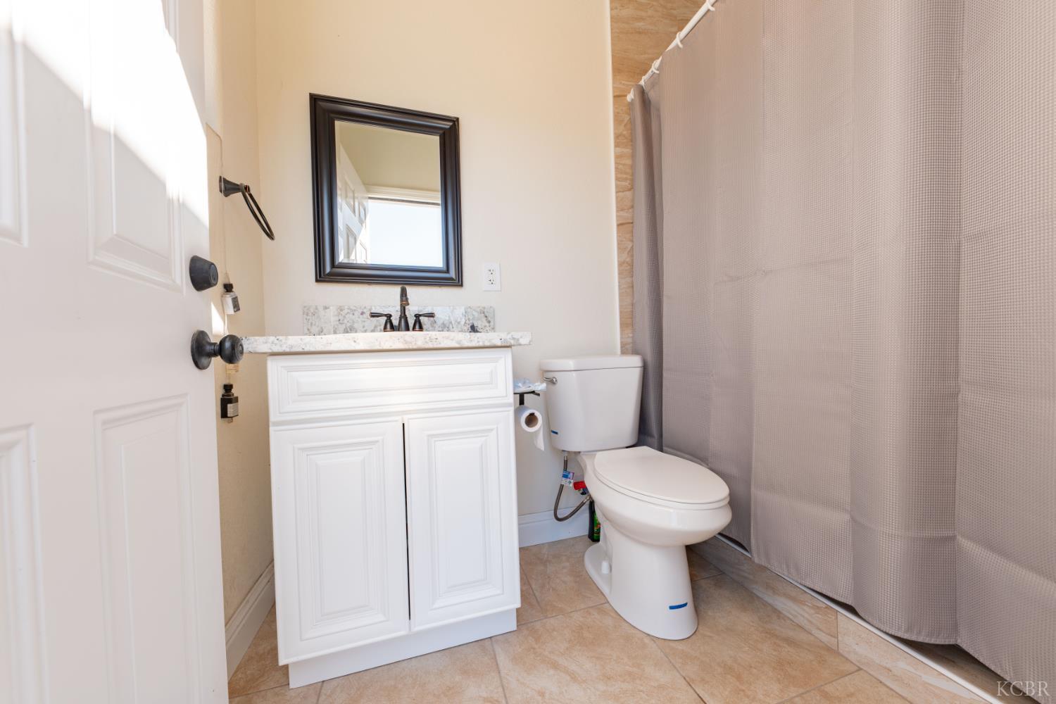 634 E San Miguel St, Hanford, CA 93230