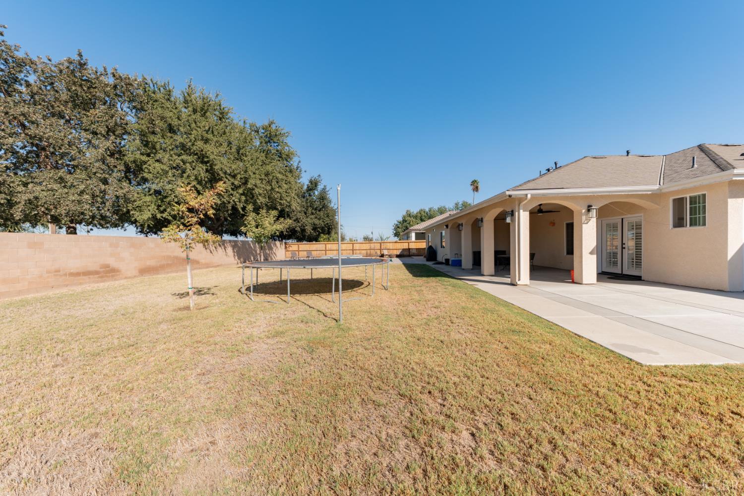 634 E San Miguel St, Hanford, CA 93230