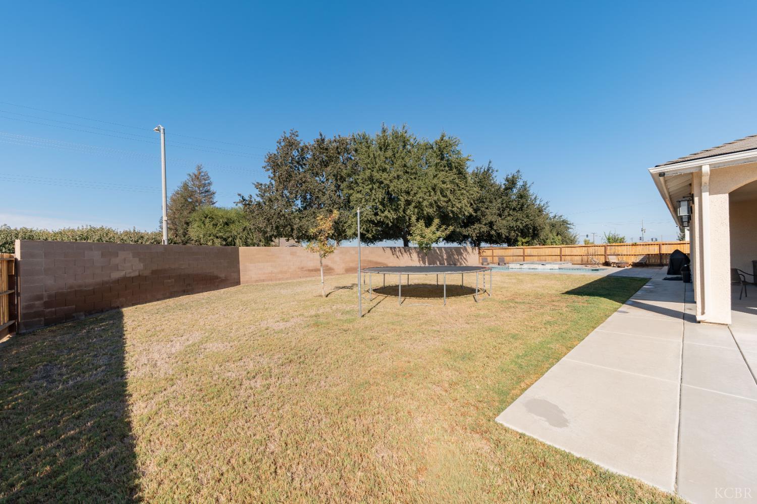 634 E San Miguel St, Hanford, CA 93230