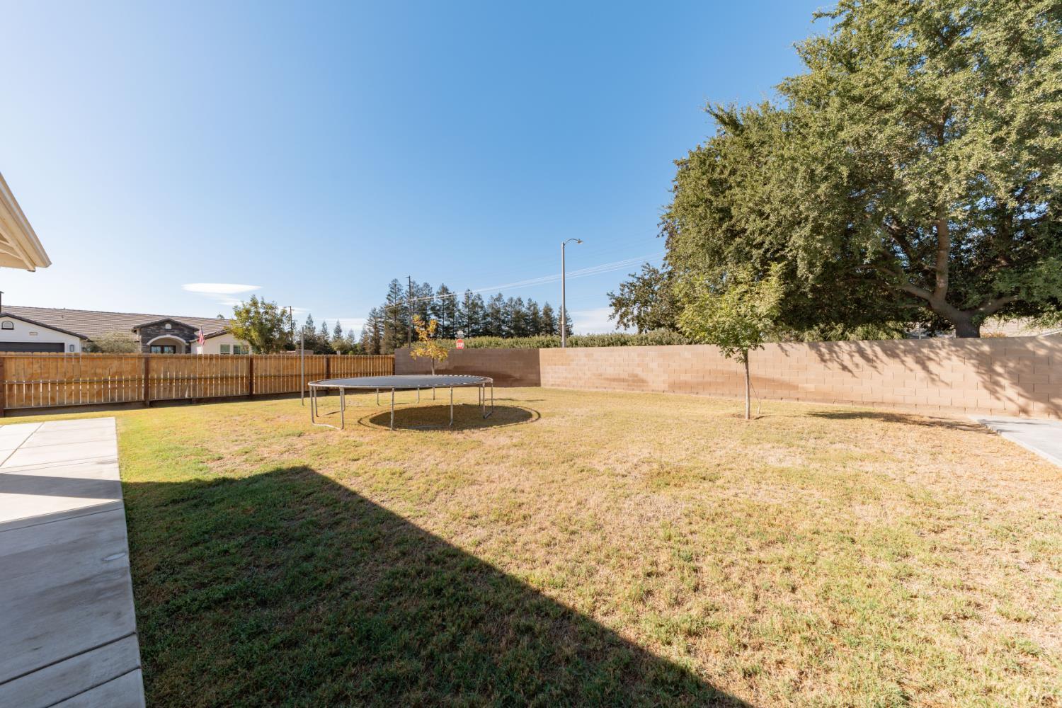 634 E San Miguel St, Hanford, CA 93230