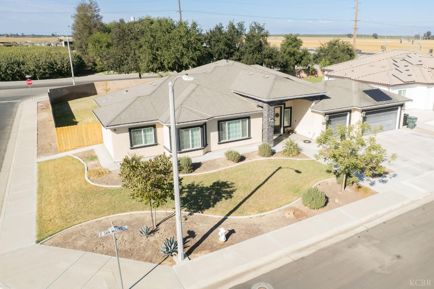 634 E San Miguel St, Hanford, CA 93230