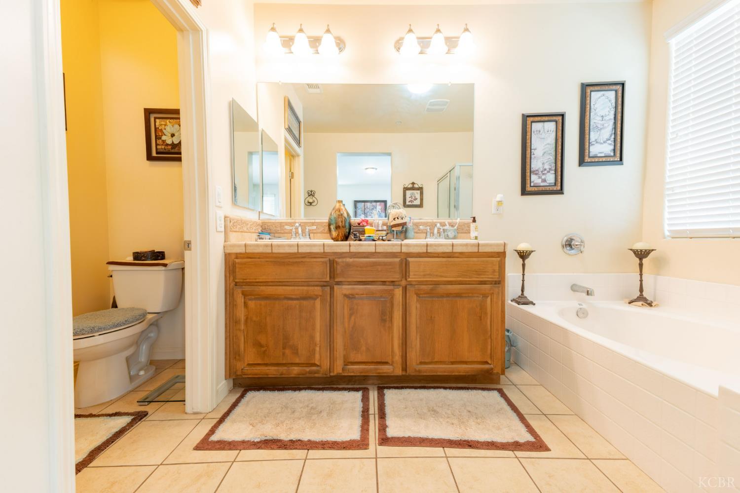 10606 Bremgarten Ct, Bakersfield, CA 93314
