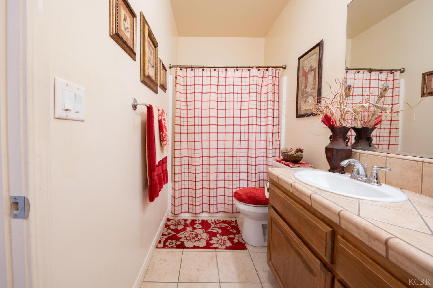 10606 Bremgarten Ct, Bakersfield, CA 93314