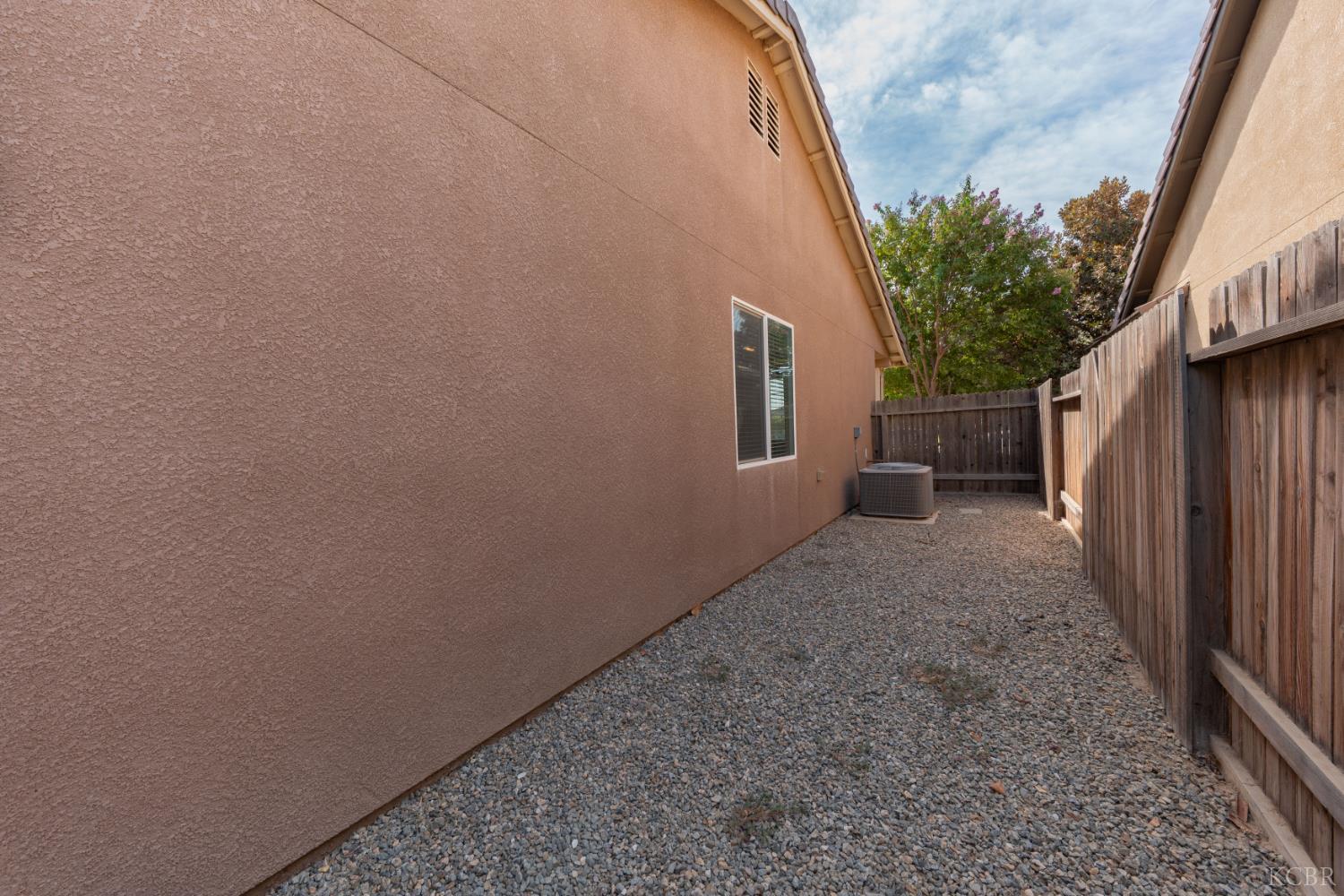 10606 Bremgarten Ct, Bakersfield, CA 93314