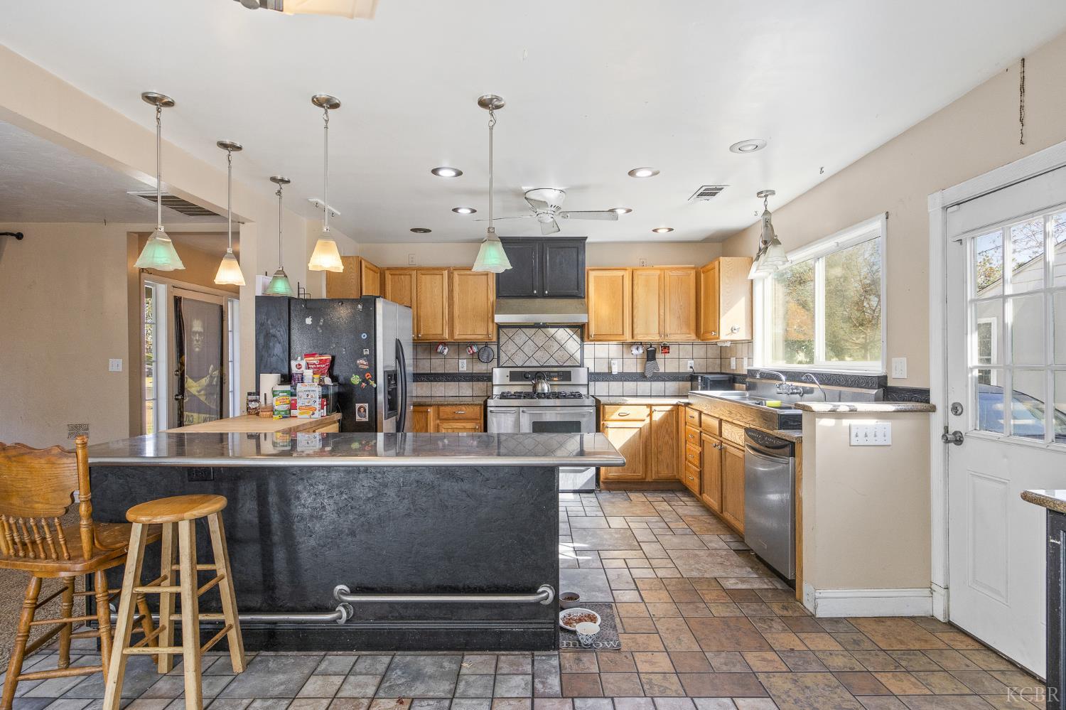515 Neville St, Hanford, CA 93230