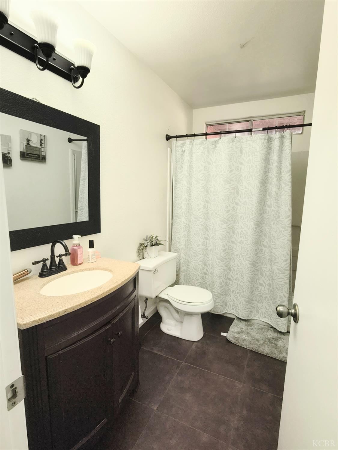 1379 Lombard St, Hanford, CA 93230