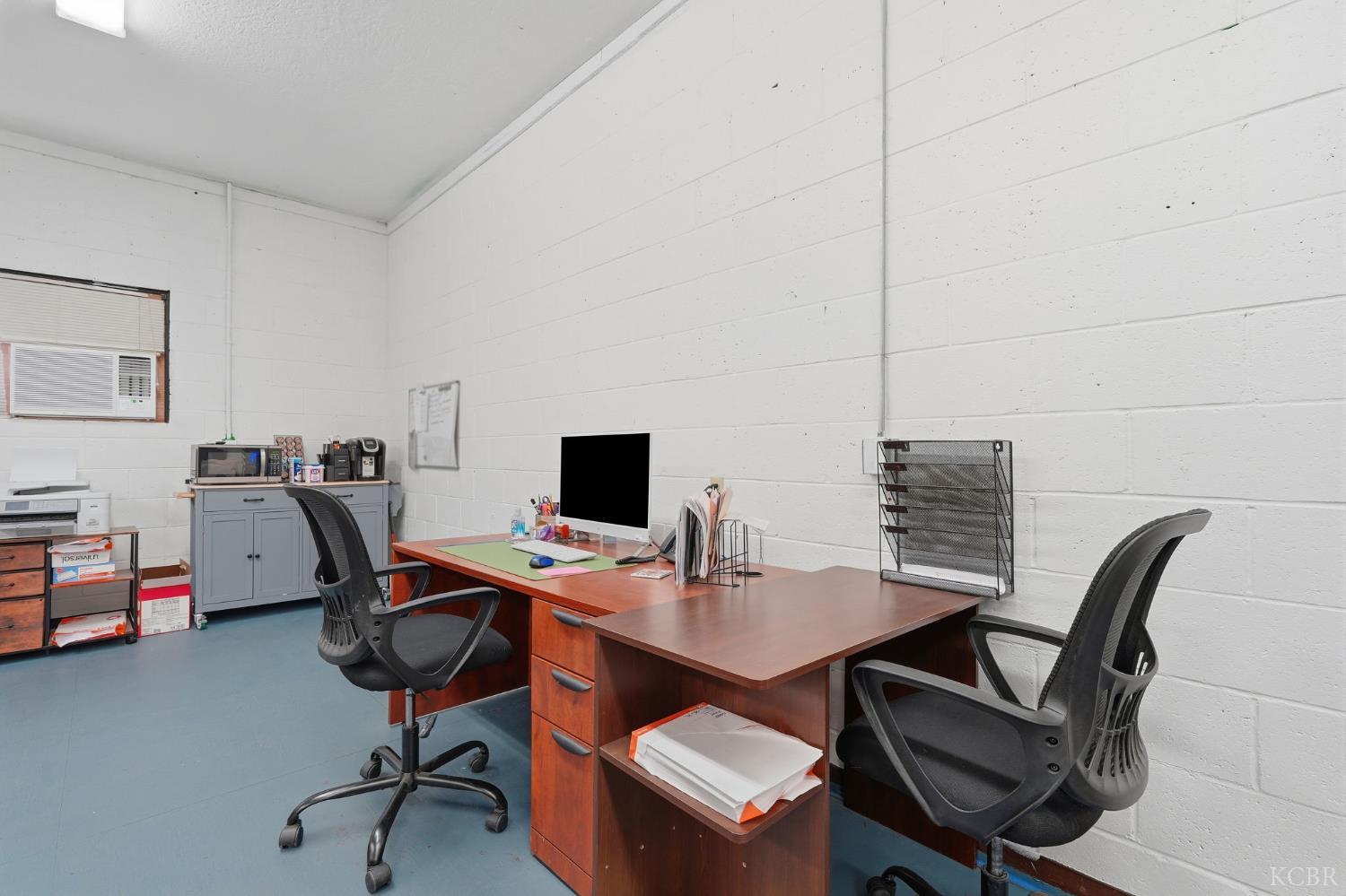 208 E 4th St E, Hanford, CA 93230