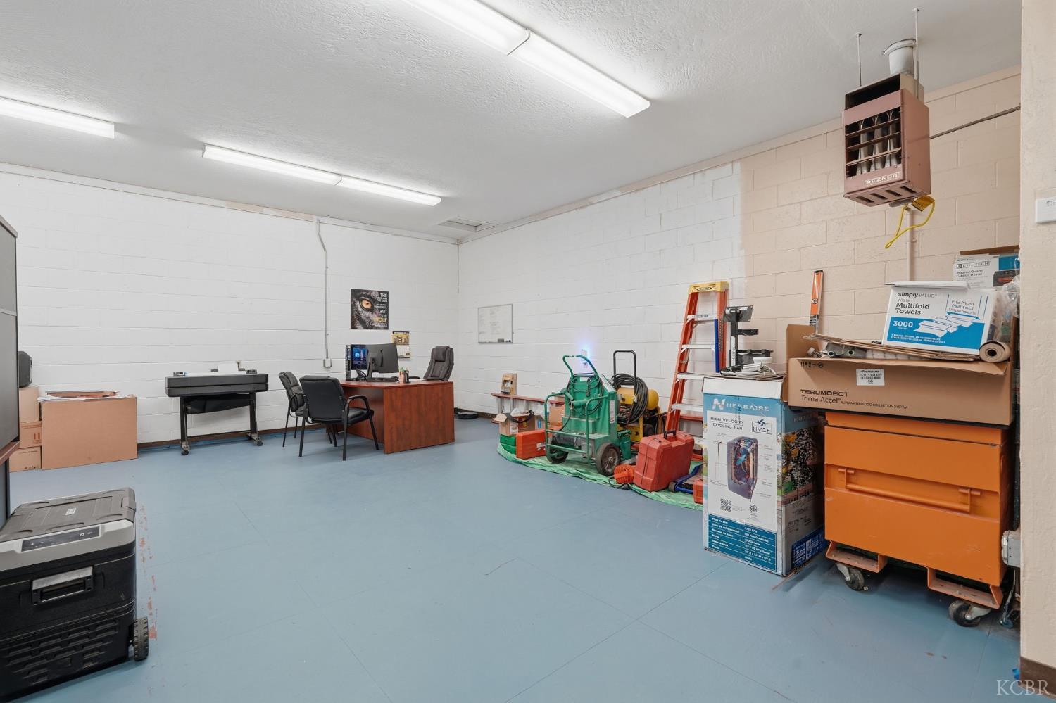 208 E 4th St E, Hanford, CA 93230