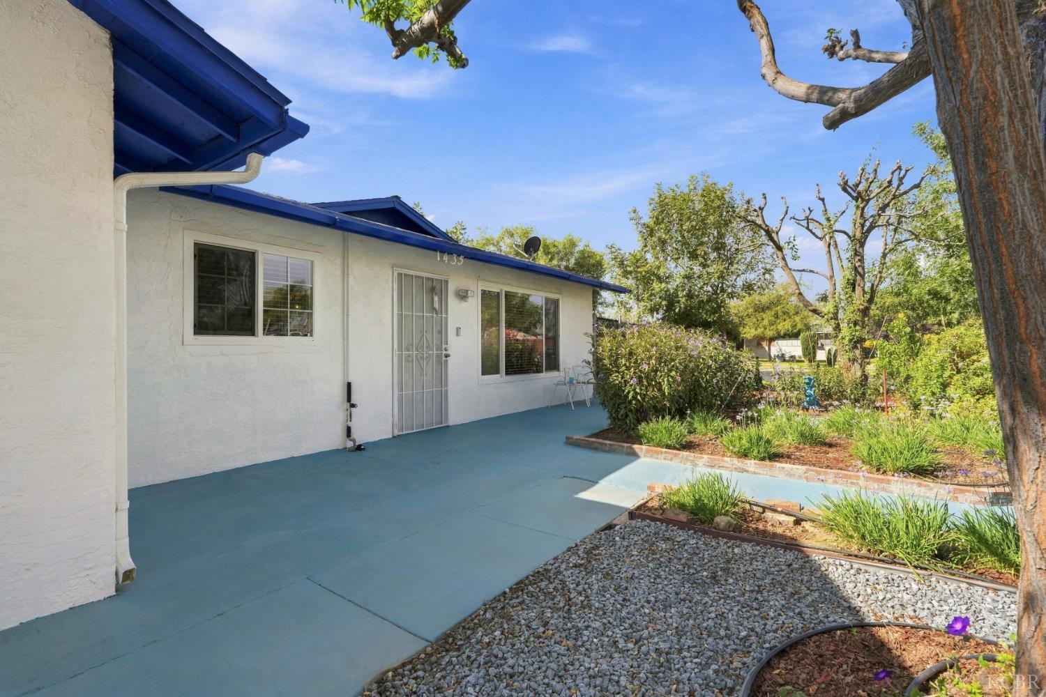 1435 Davis St, Hanford, CA 93230