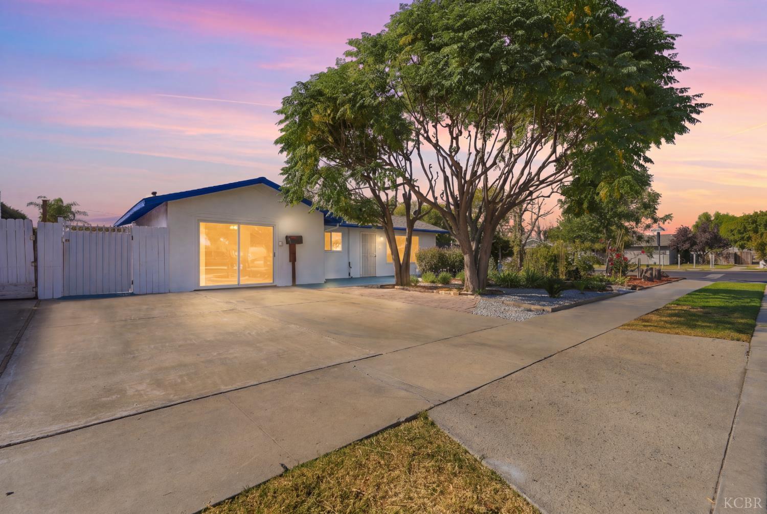 1435 Davis St, Hanford, CA 93230
