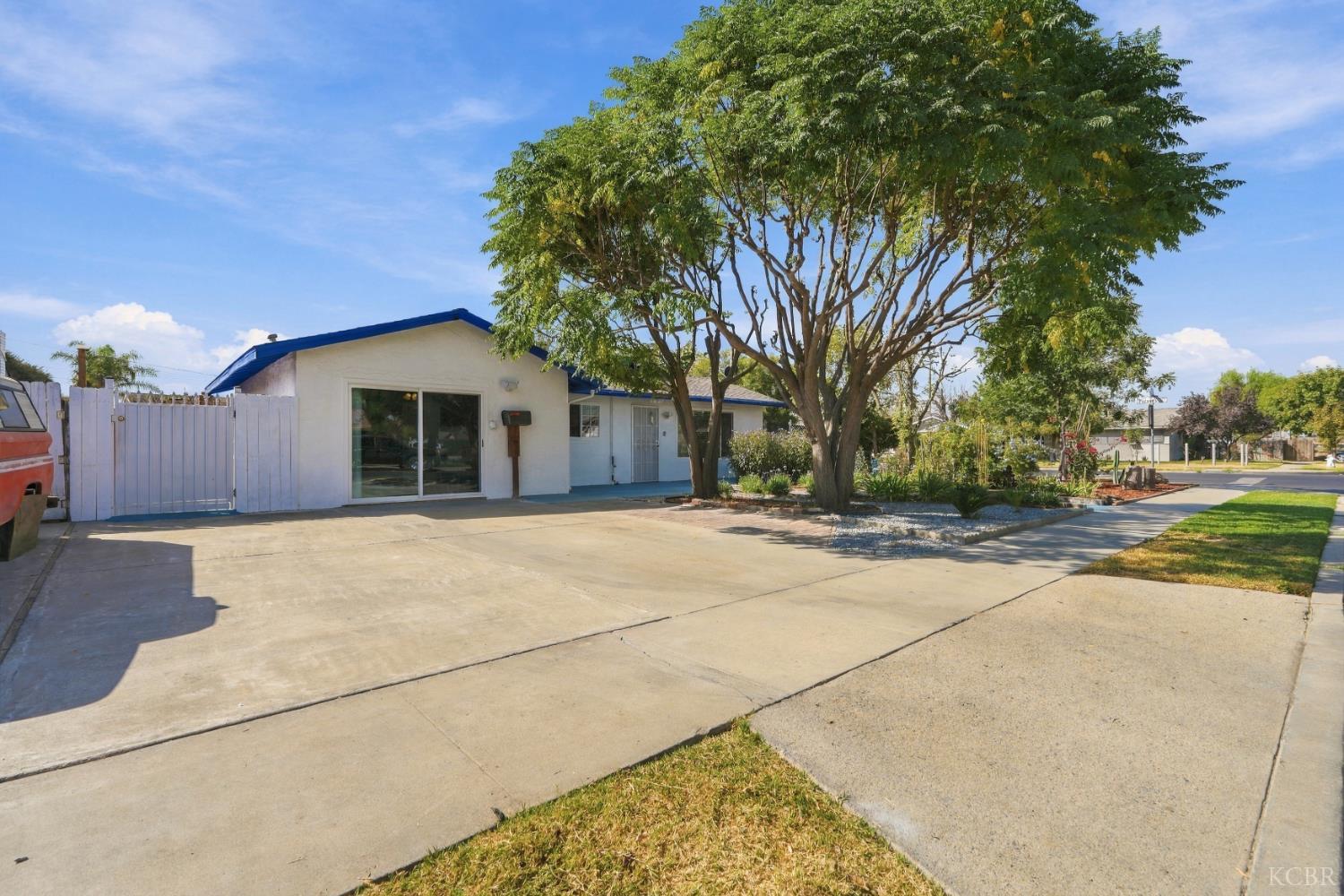 1435 Davis St, Hanford, CA 93230
