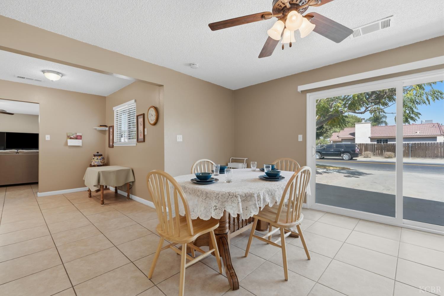 1435 Davis St, Hanford, CA 93230