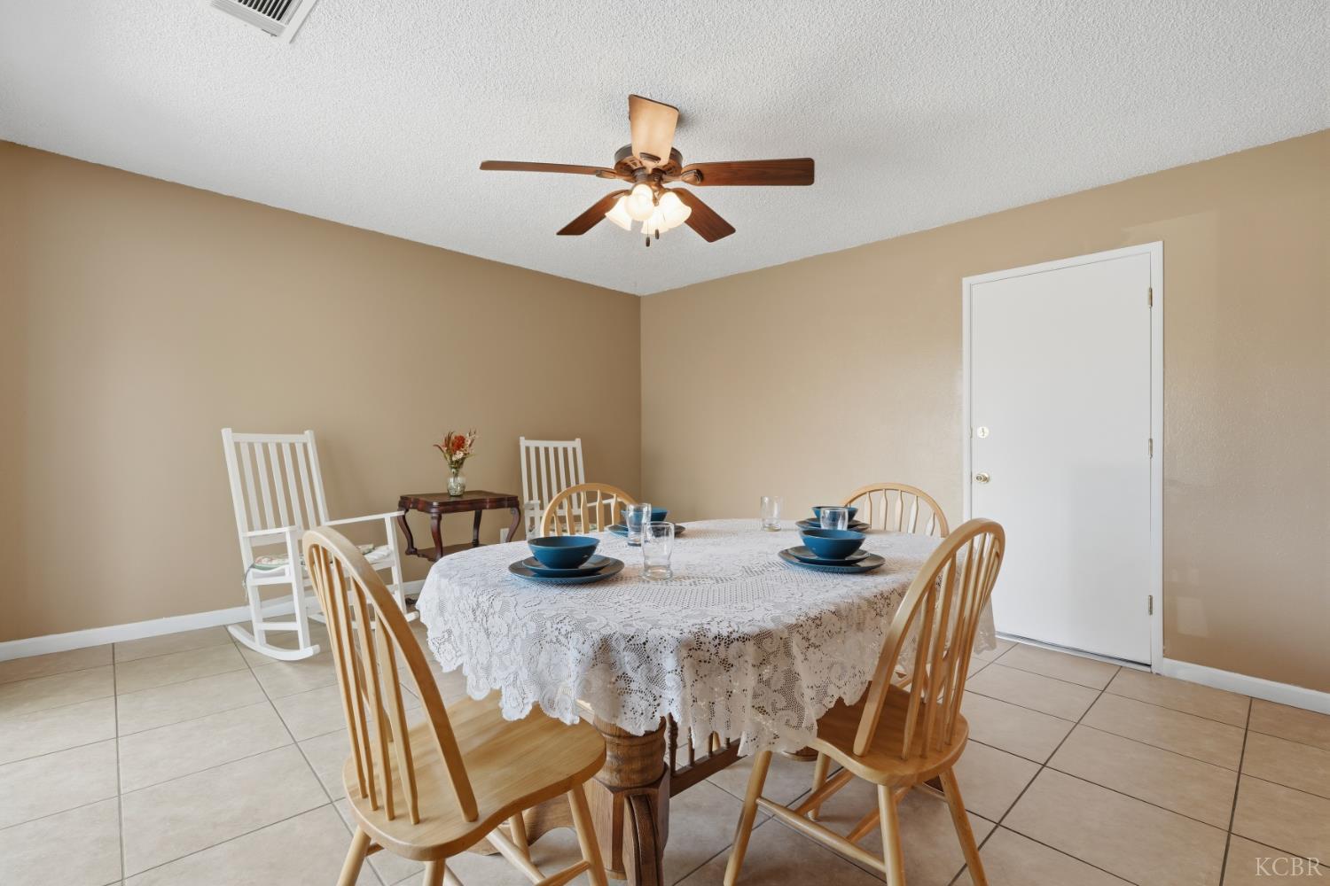 1435 Davis St, Hanford, CA 93230