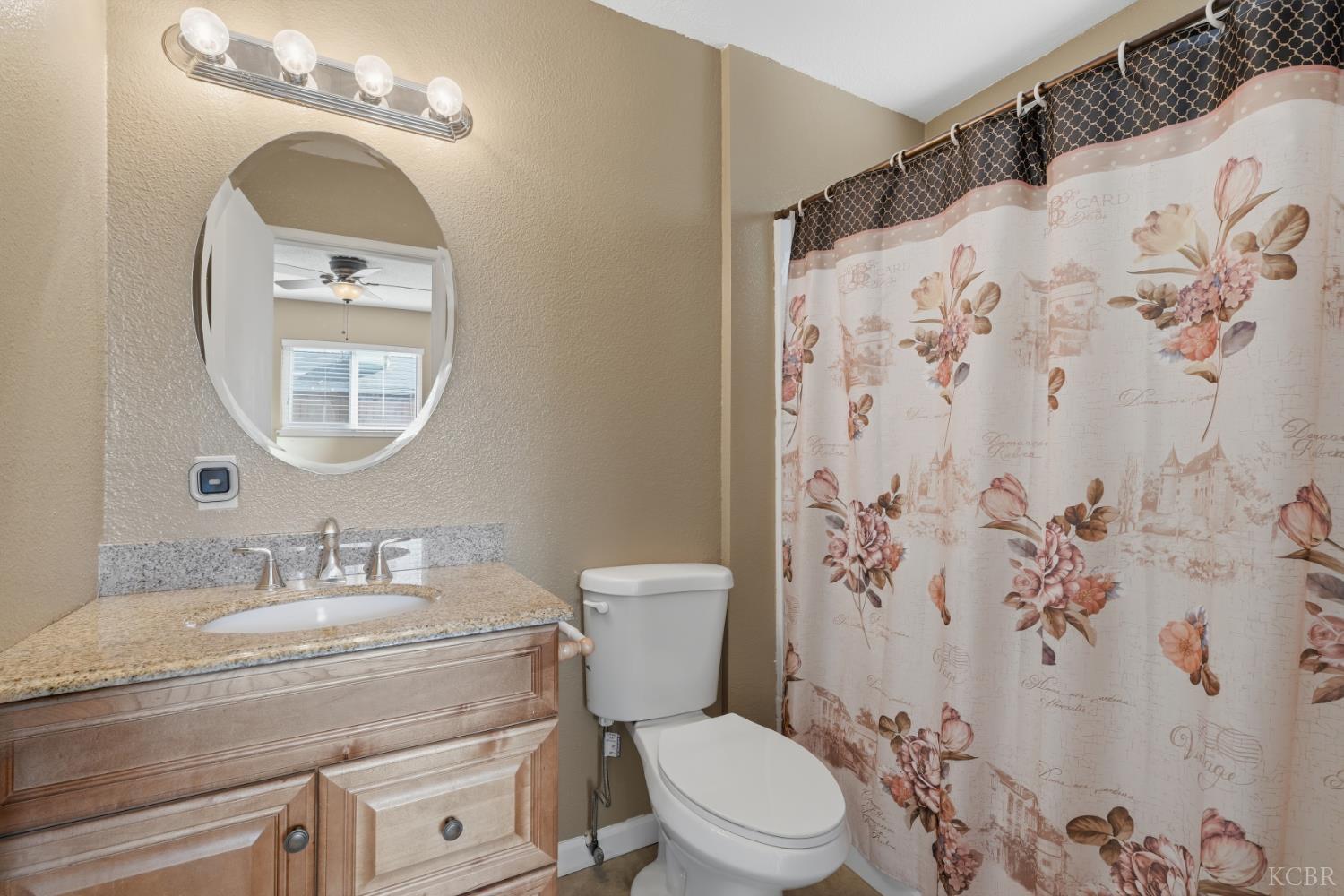 1435 Davis St, Hanford, CA 93230
