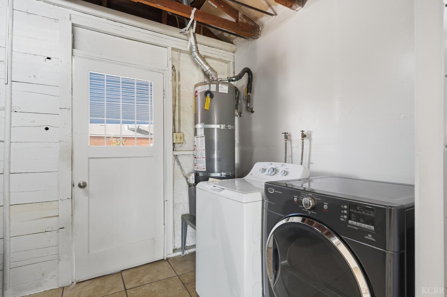 1435 Davis St, Hanford, CA 93230