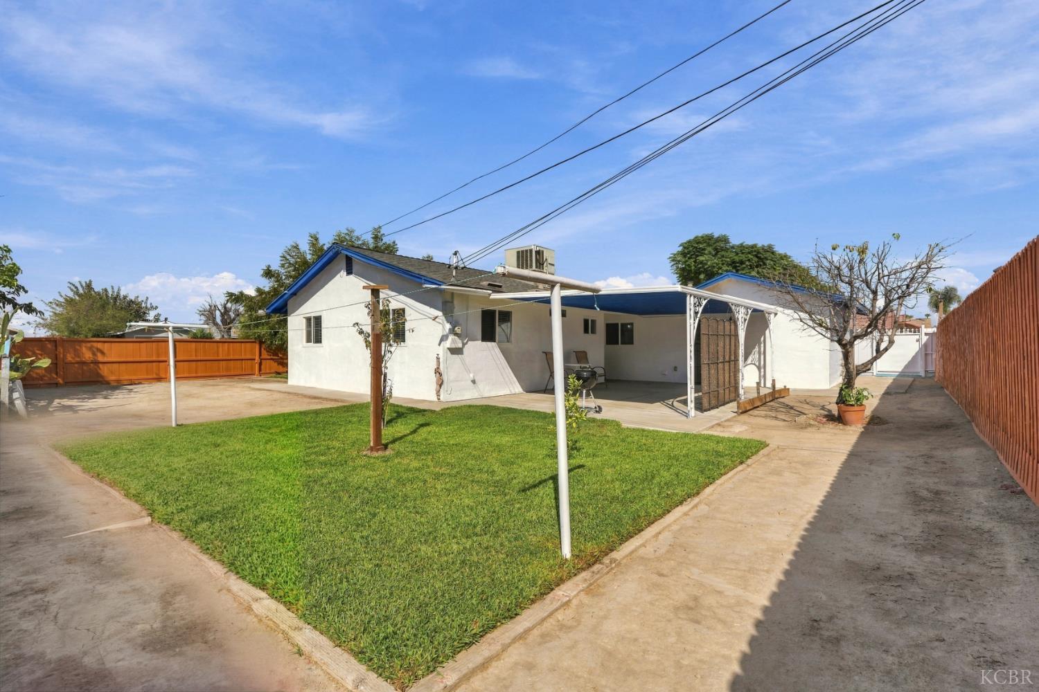 1435 Davis St, Hanford, CA 93230