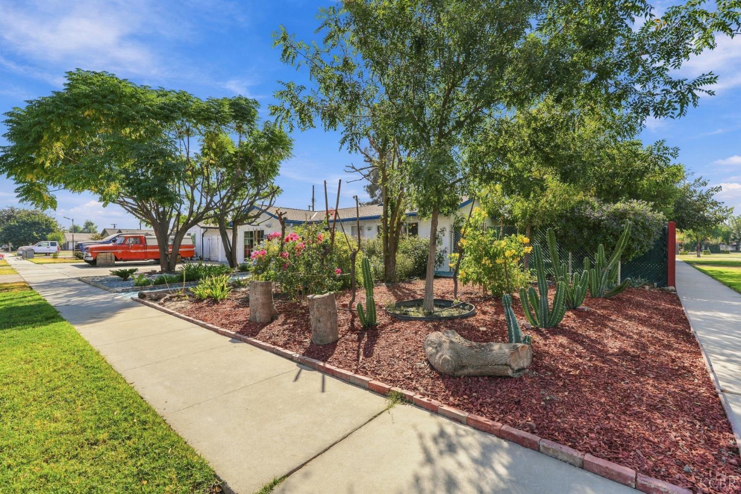 1435 Davis St, Hanford, CA 93230