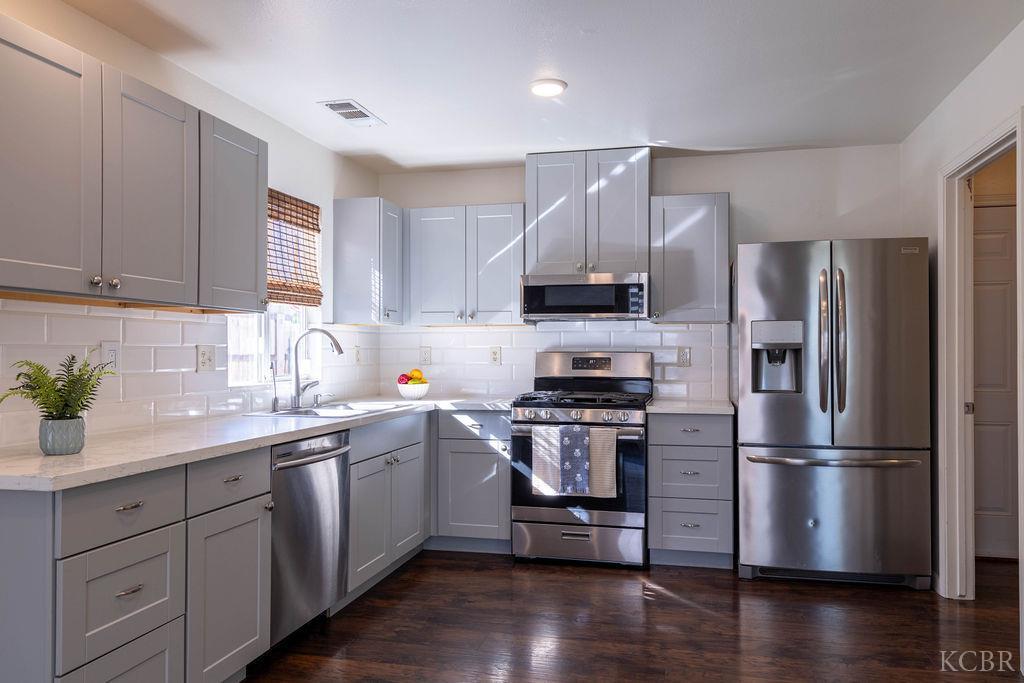 921 W Terrace Dr, Hanford, CA 93230