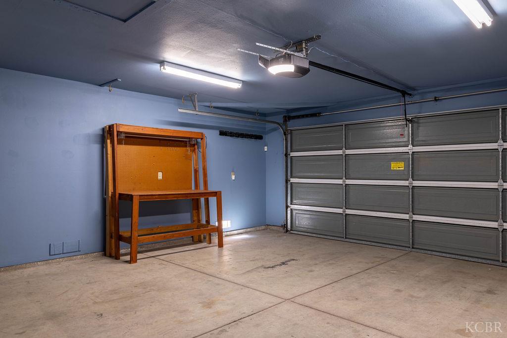 921 W Terrace Dr, Hanford, CA 93230