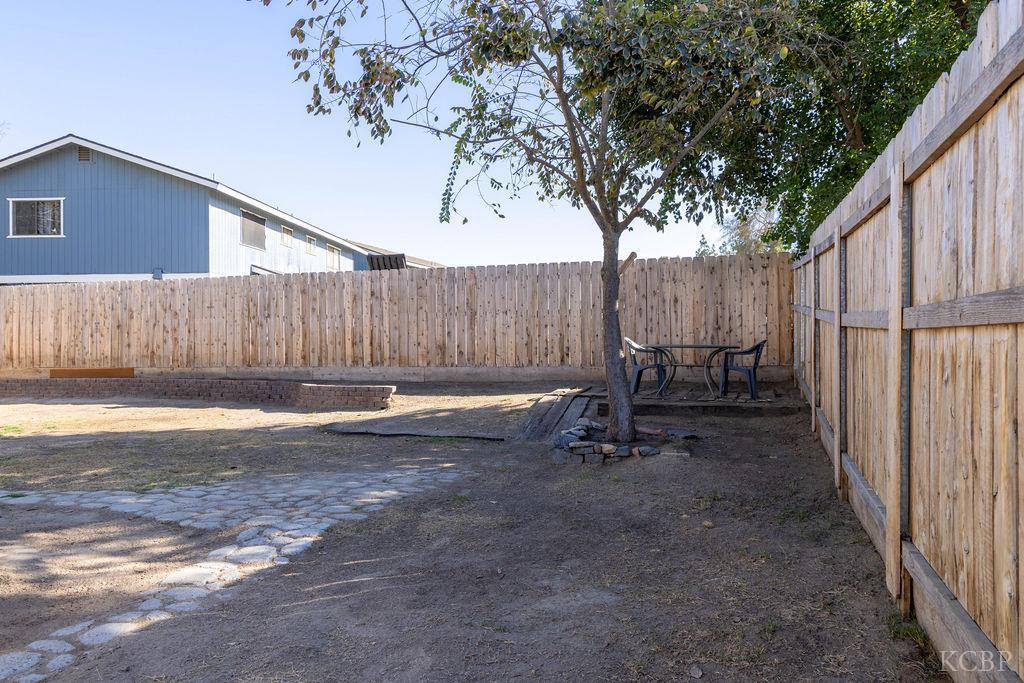 921 W Terrace Dr, Hanford, CA 93230