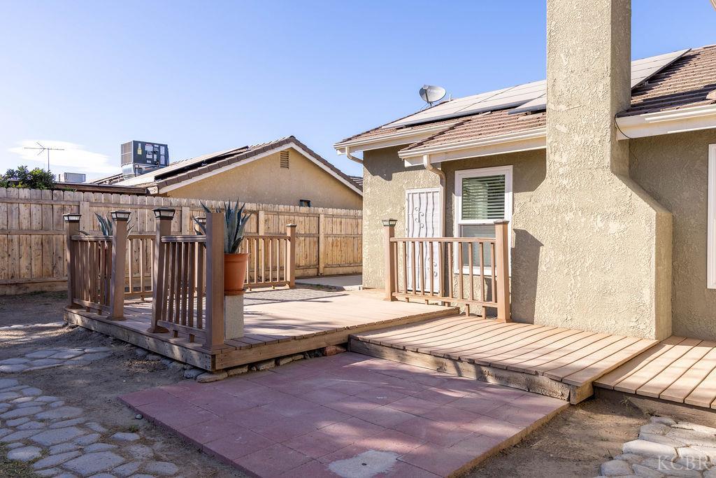 921 W Terrace Dr, Hanford, CA 93230