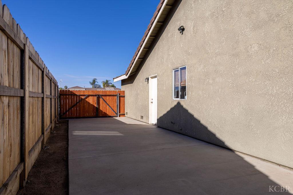921 W Terrace Dr, Hanford, CA 93230