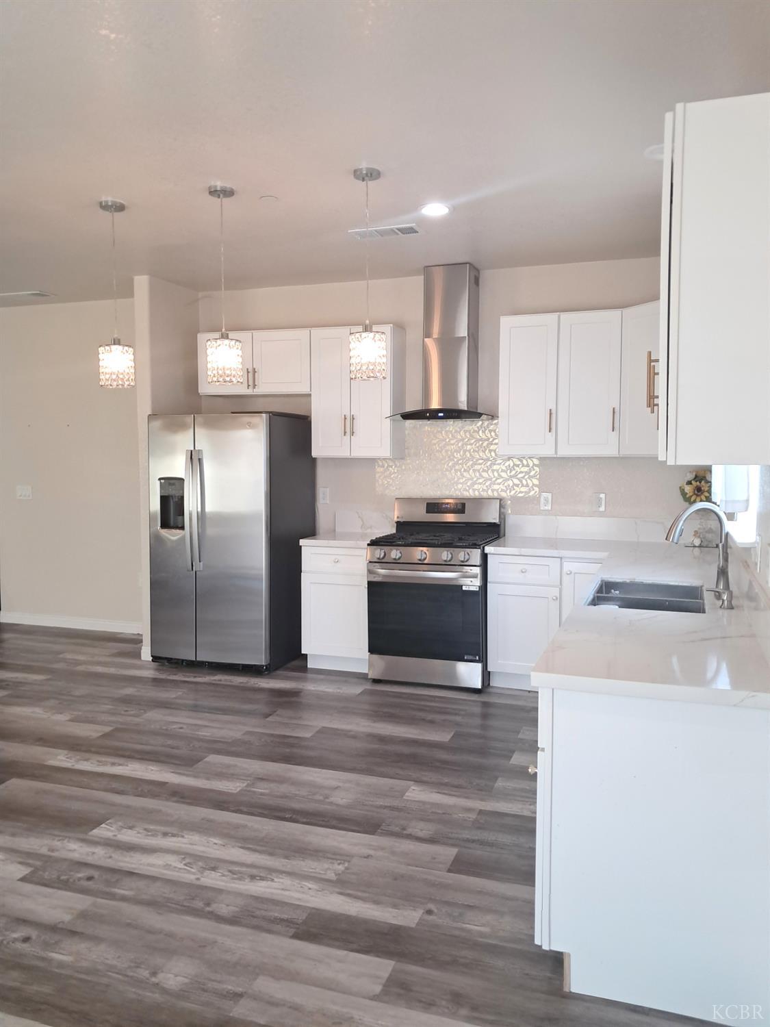 721 W Sonora Ave, Tulare, CA 93274