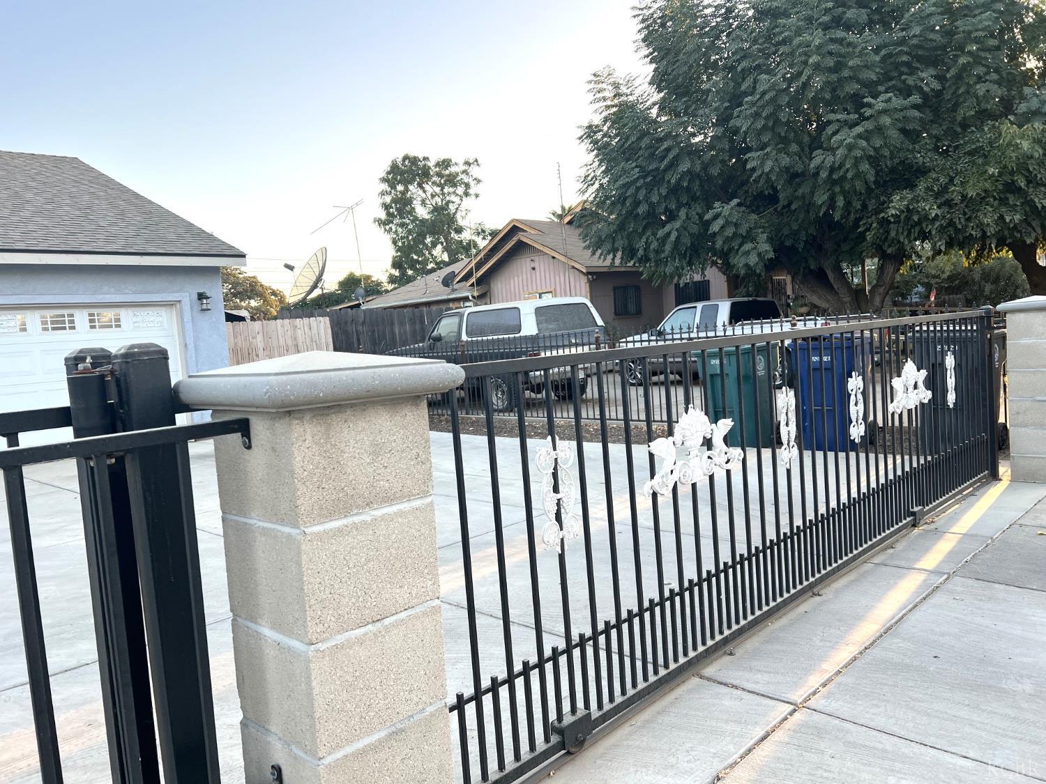721 W Sonora Ave, Tulare, CA 93274