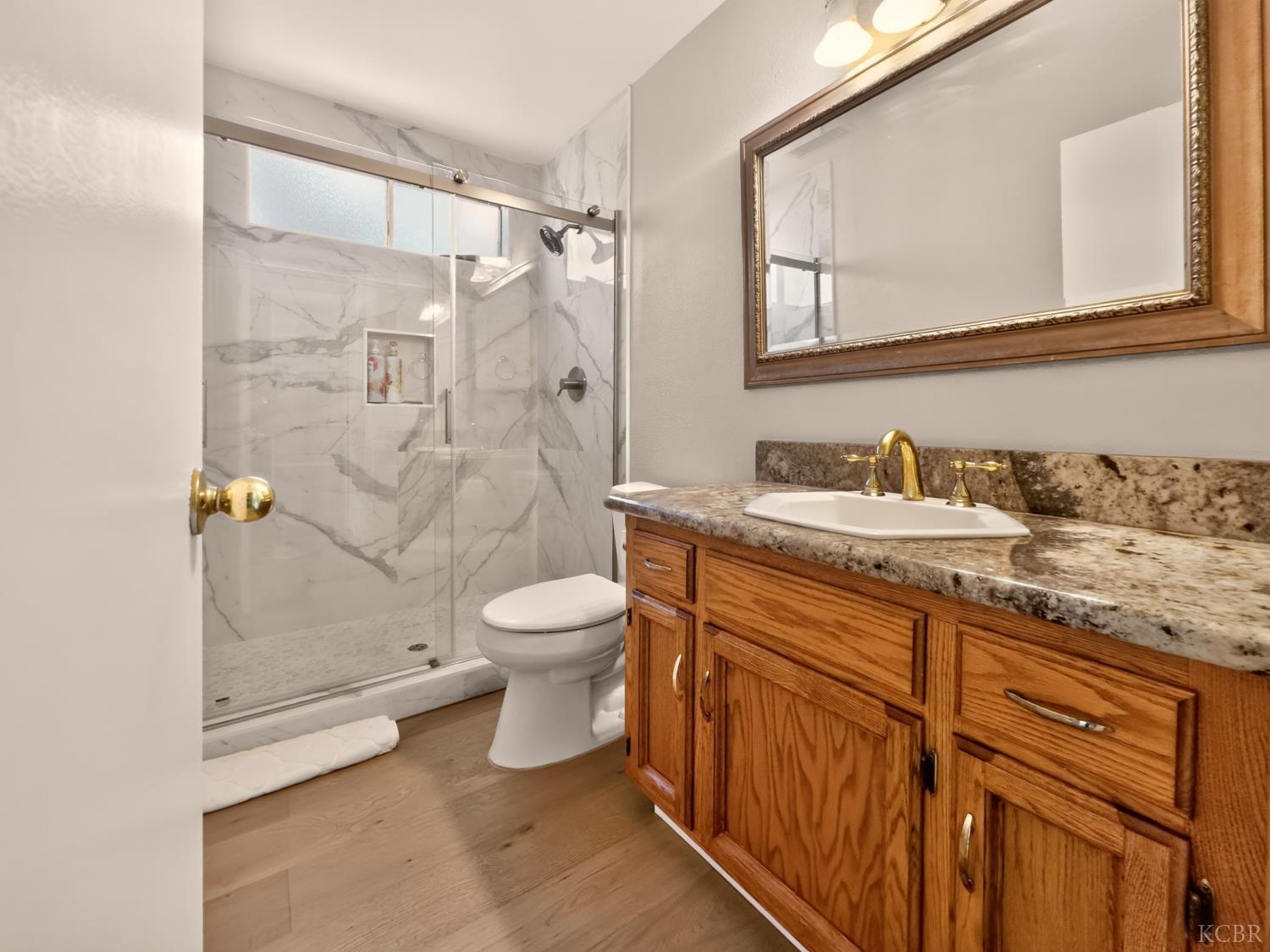 964 NE CLOVER Ln NE, Hanford, CA 93230