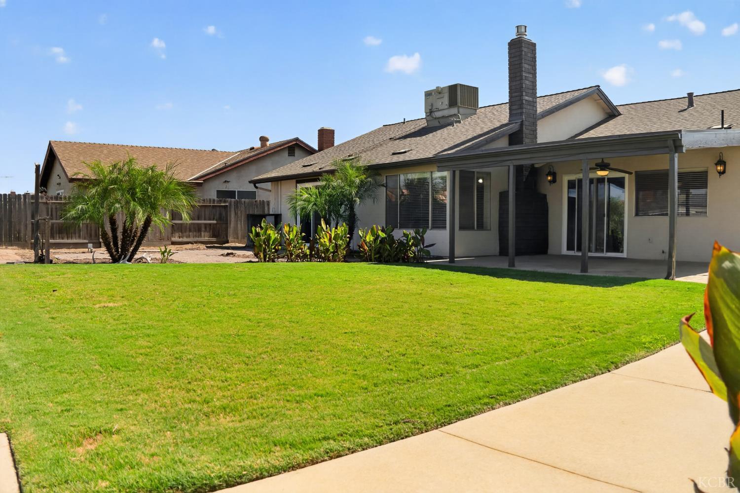 964 NE CLOVER Ln NE, Hanford, CA 93230