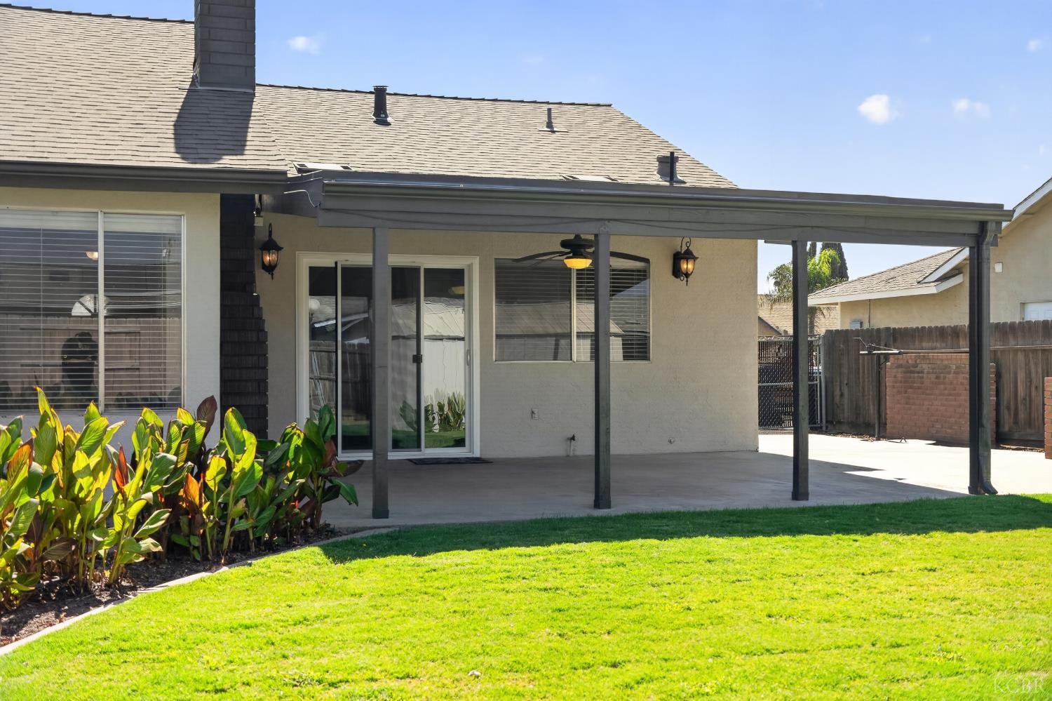 964 NE CLOVER Ln NE, Hanford, CA 93230