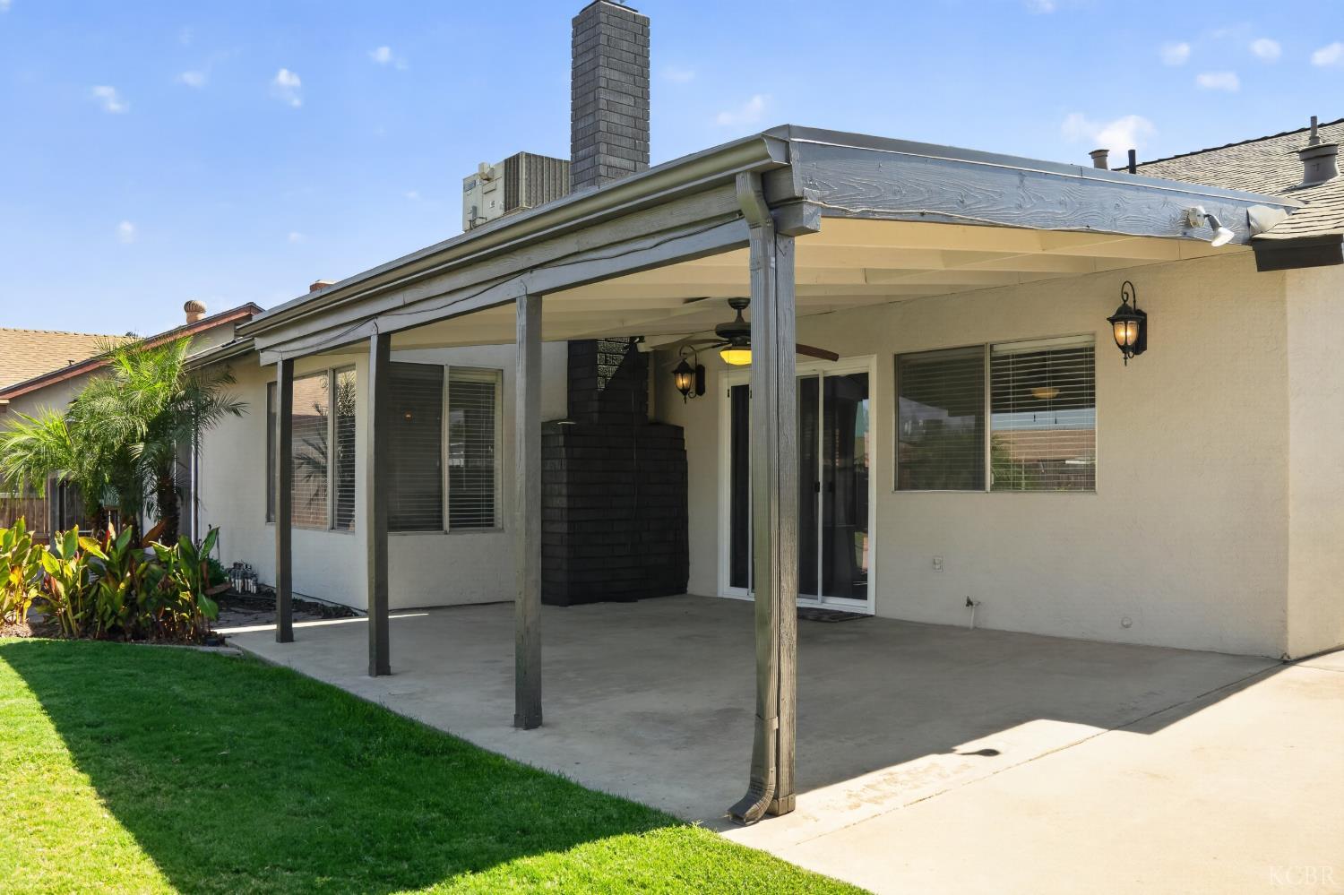 964 NE CLOVER Ln NE, Hanford, CA 93230
