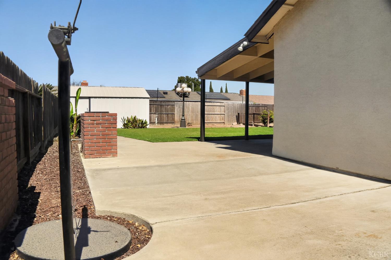 964 NE CLOVER Ln NE, Hanford, CA 93230