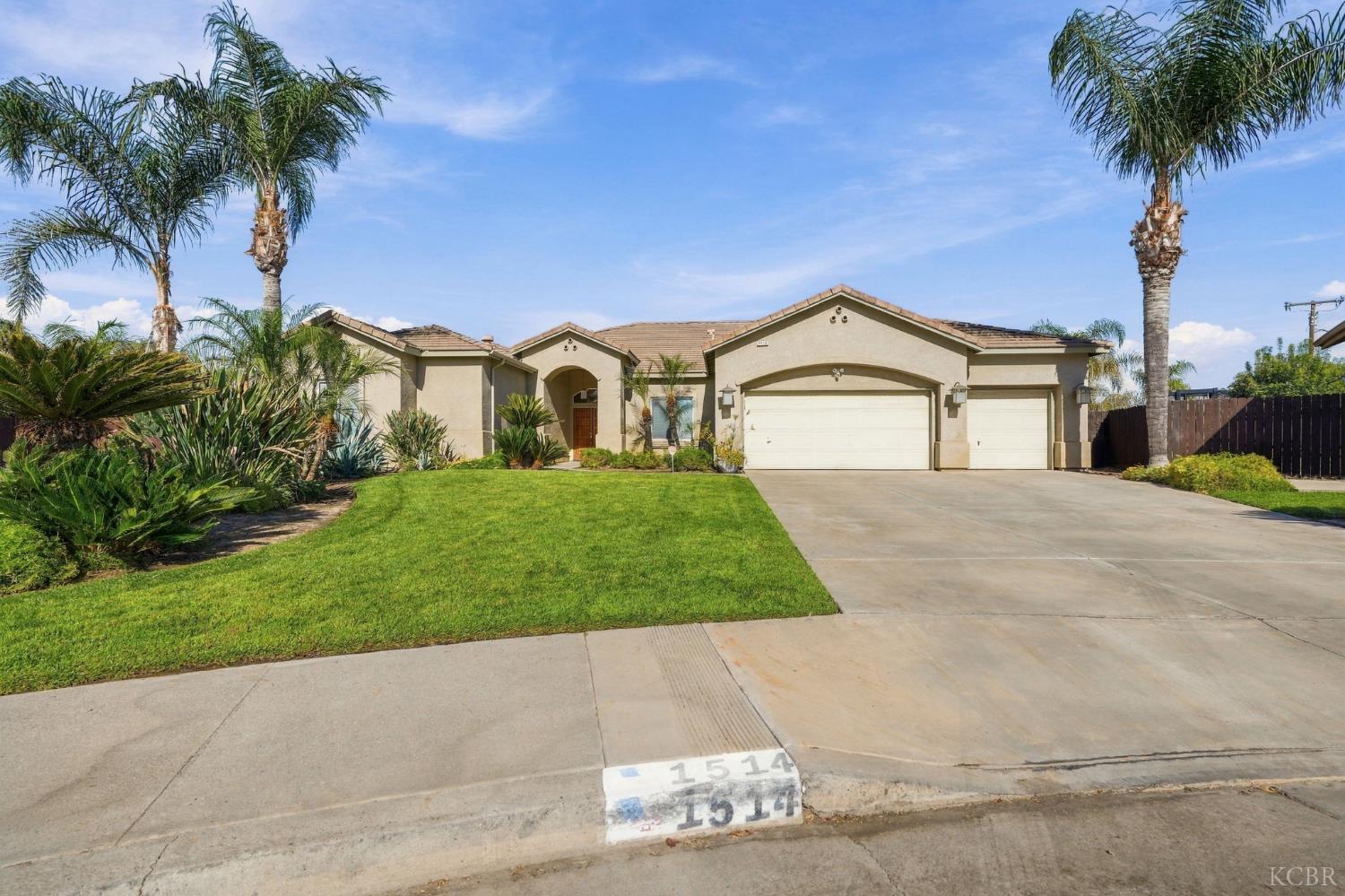 1514 W Claridge Ct, Hanford, CA 93230