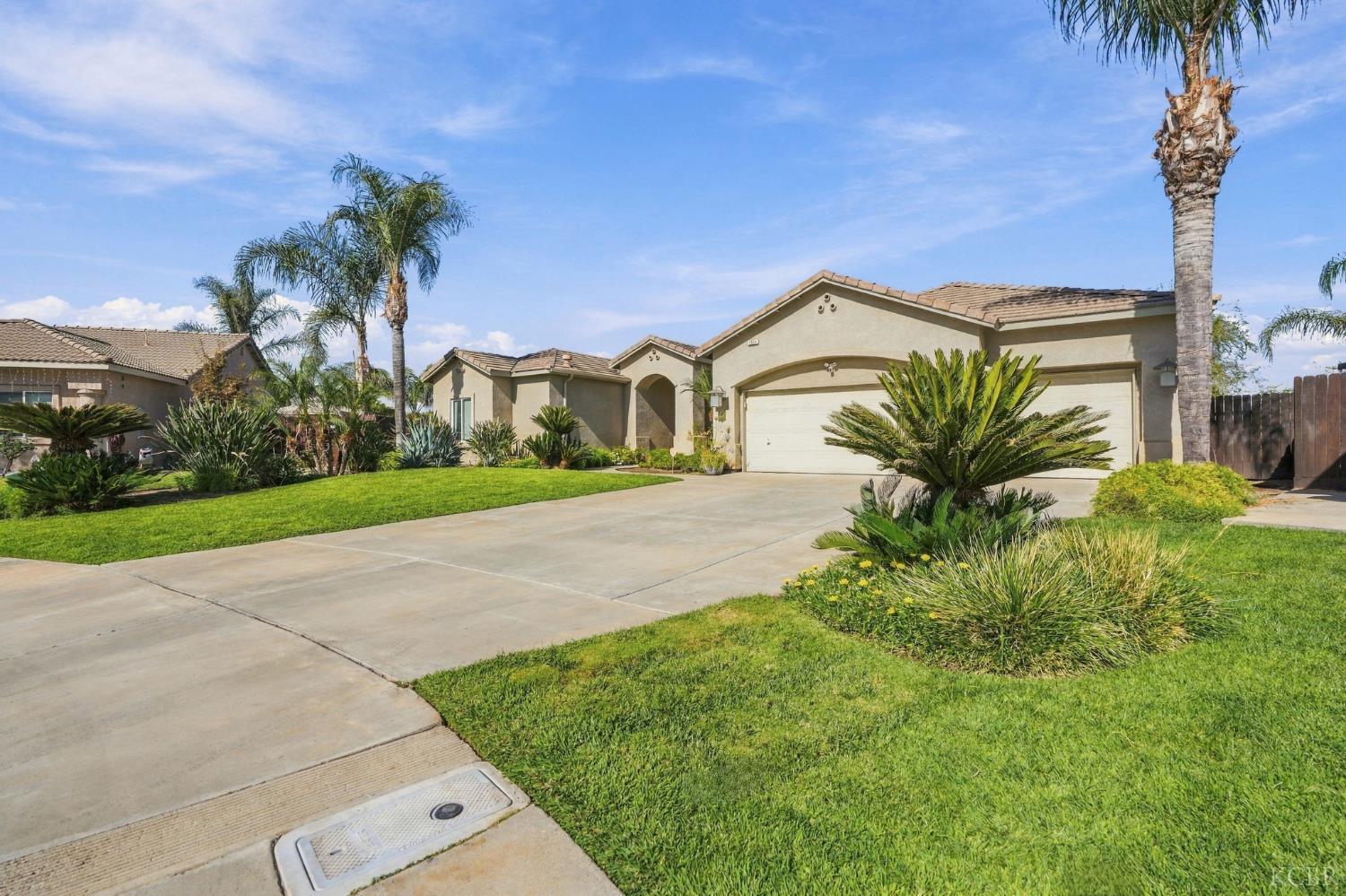 1514 W Claridge Ct, Hanford, CA 93230