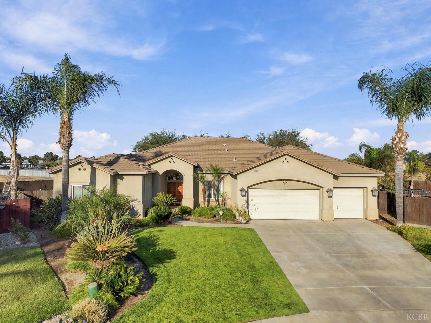 1514 W Claridge Ct, Hanford, CA 93230