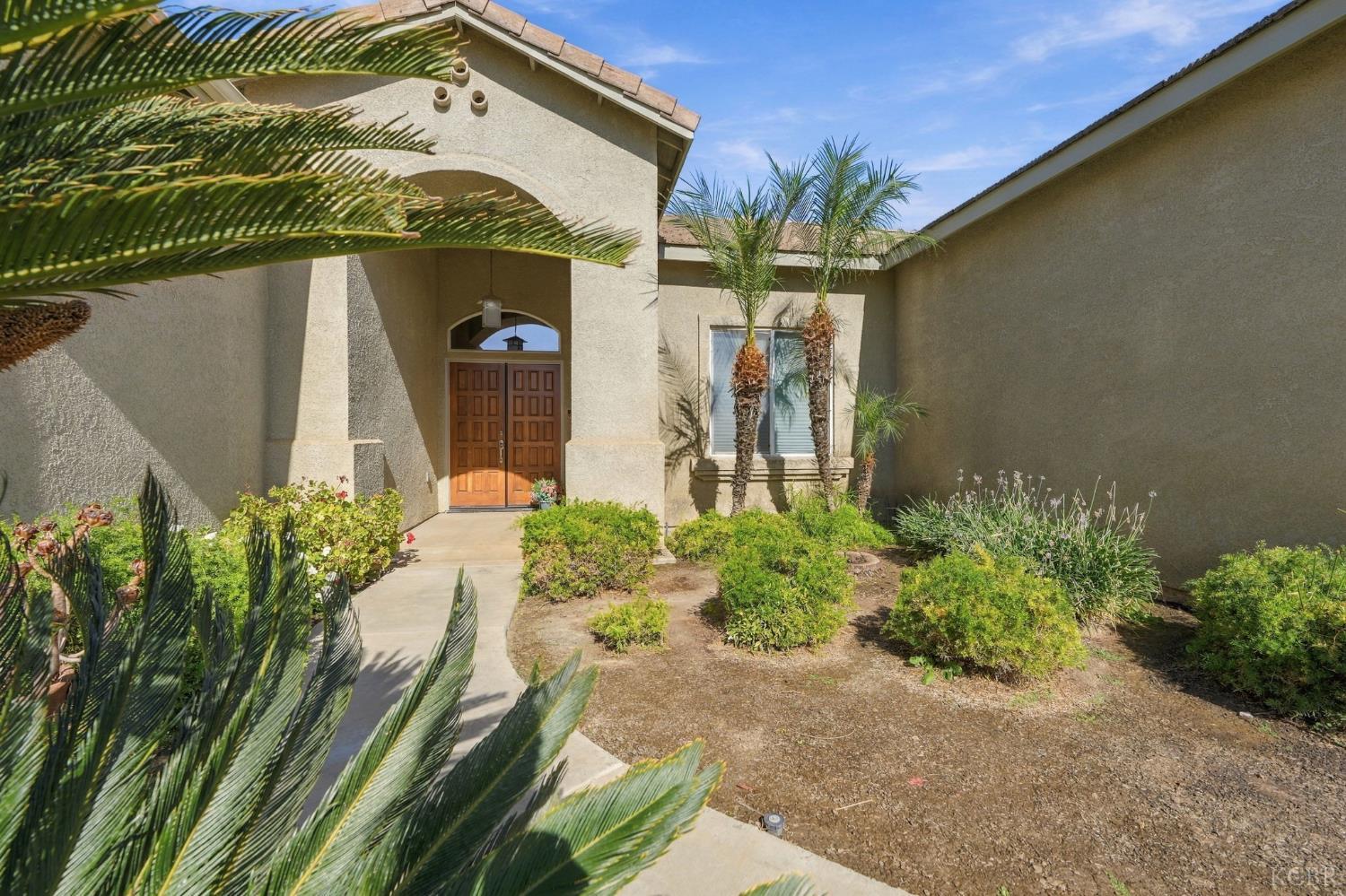 1514 W Claridge Ct, Hanford, CA 93230