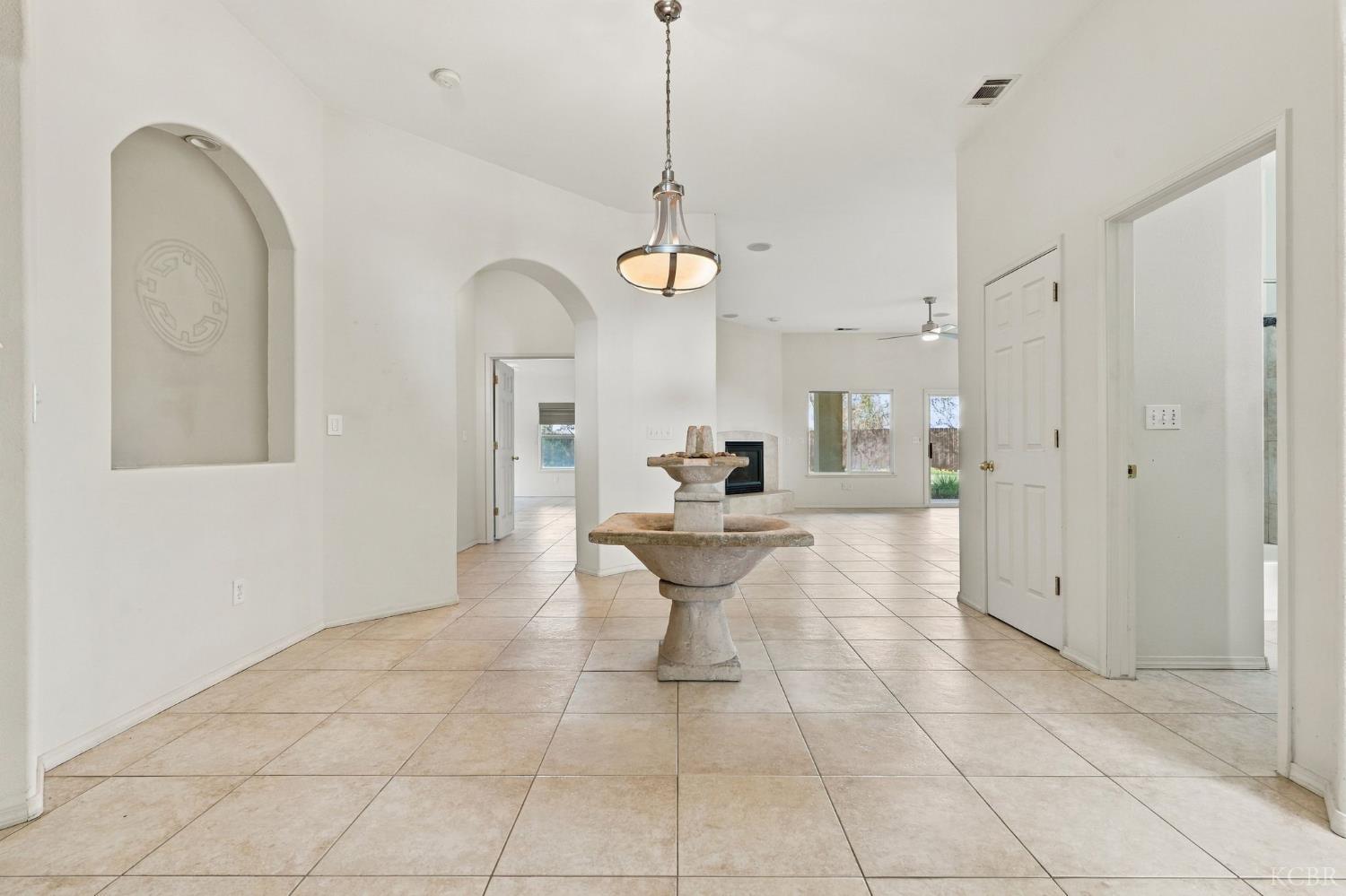 1514 W Claridge Ct, Hanford, CA 93230