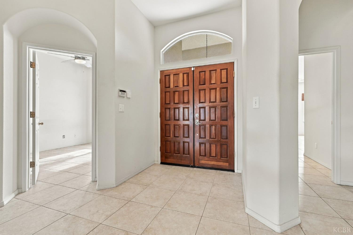 1514 W Claridge Ct, Hanford, CA 93230