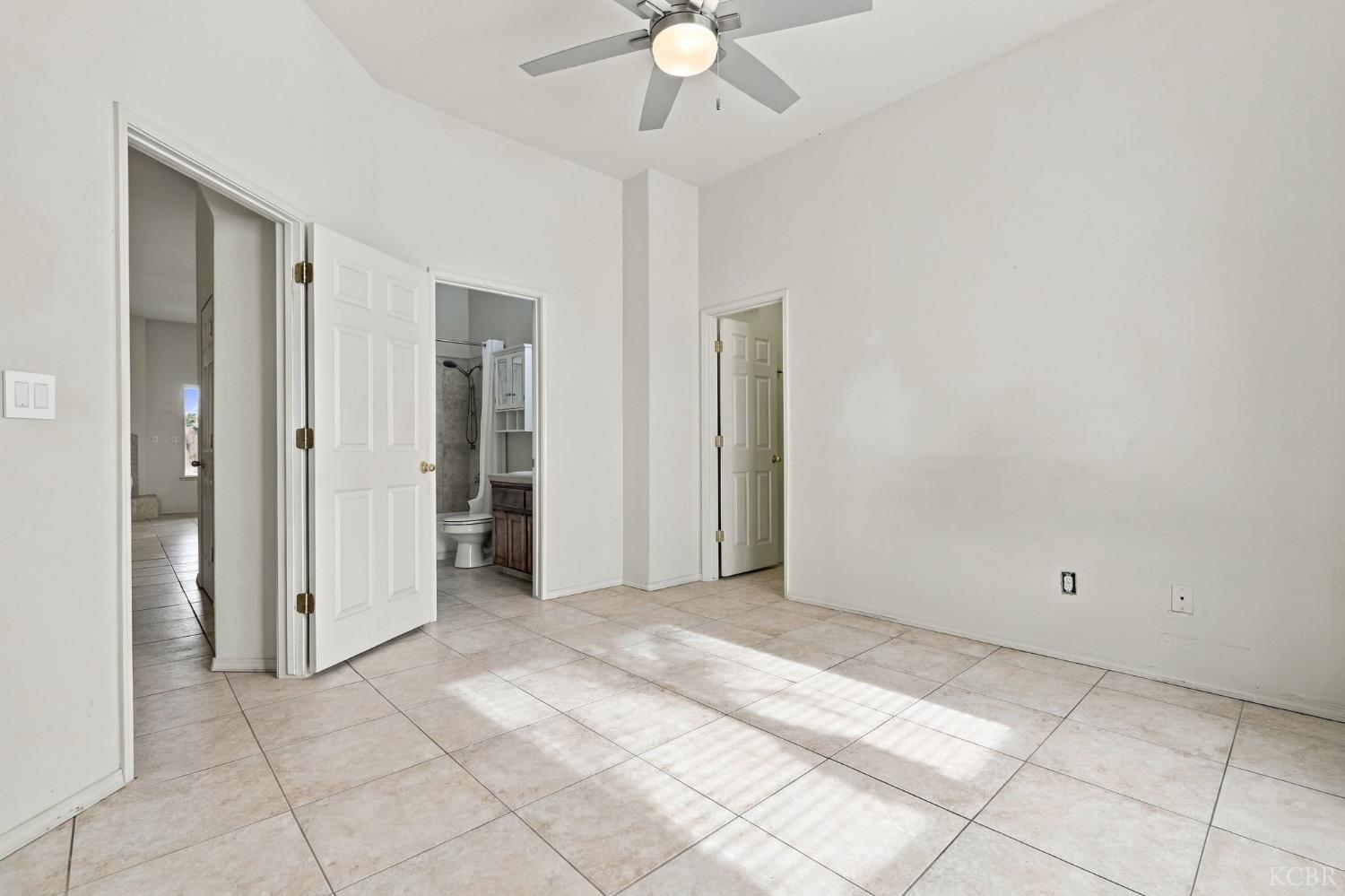 1514 W Claridge Ct, Hanford, CA 93230