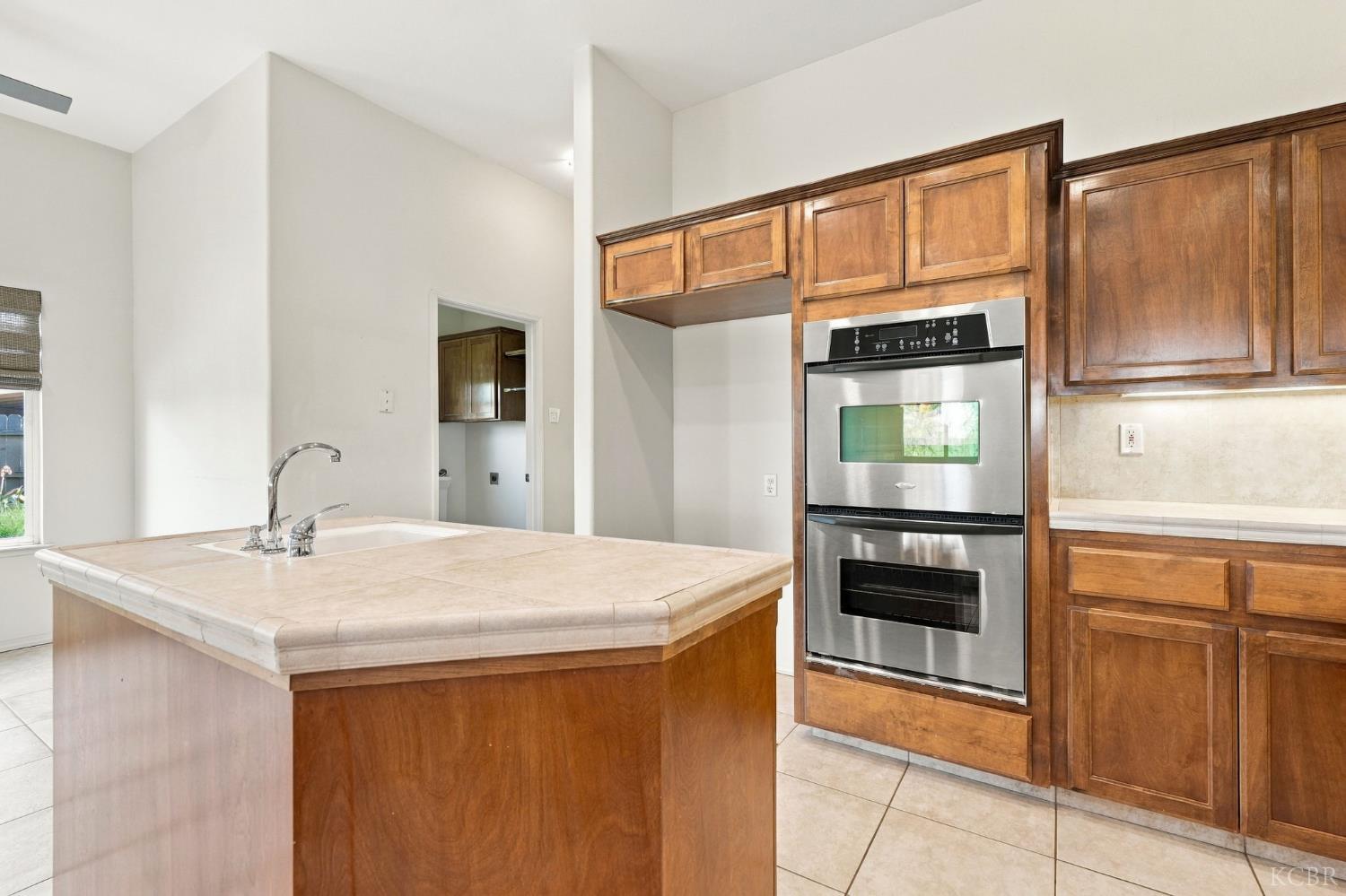 1514 W Claridge Ct, Hanford, CA 93230