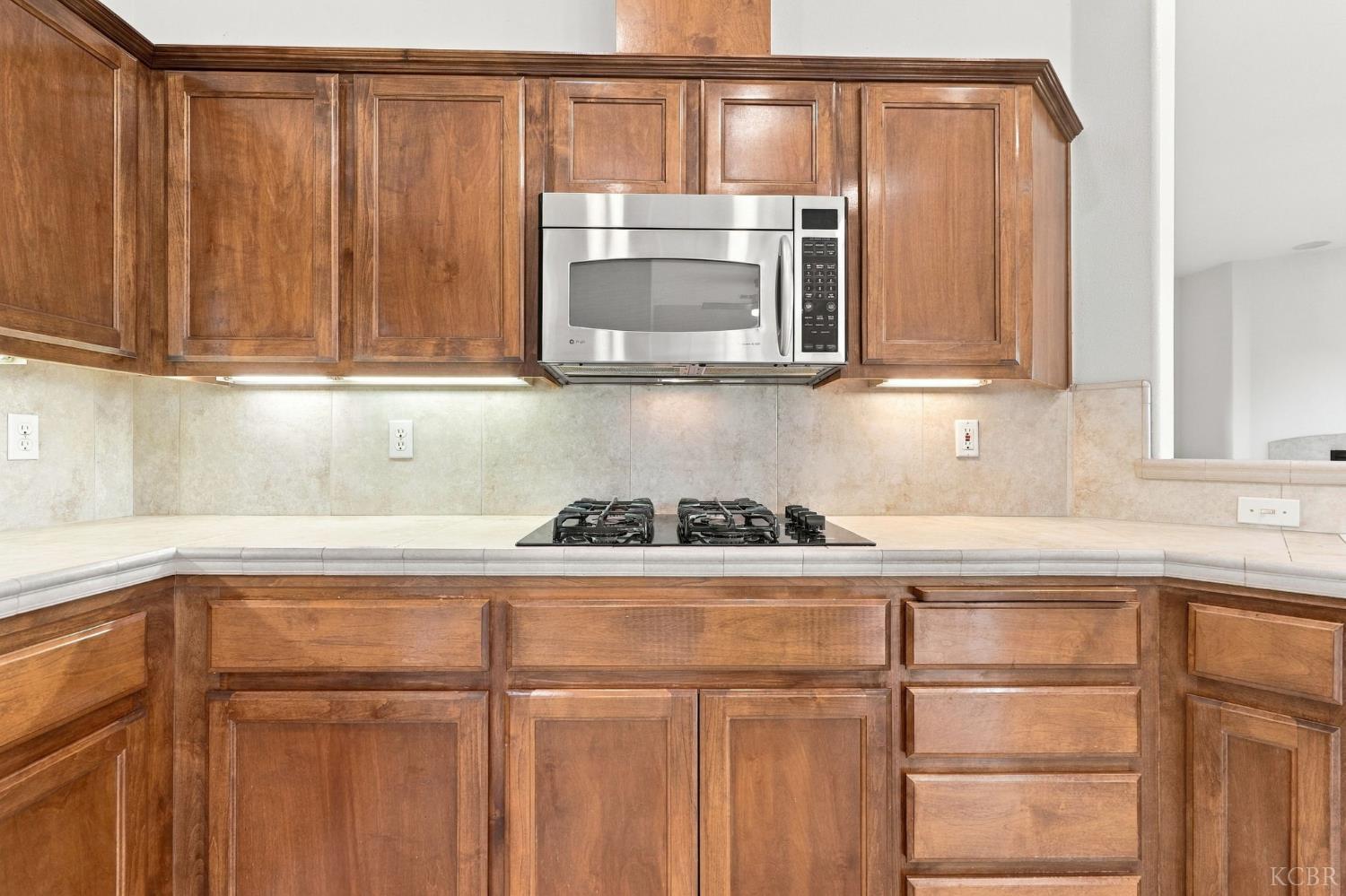 1514 W Claridge Ct, Hanford, CA 93230