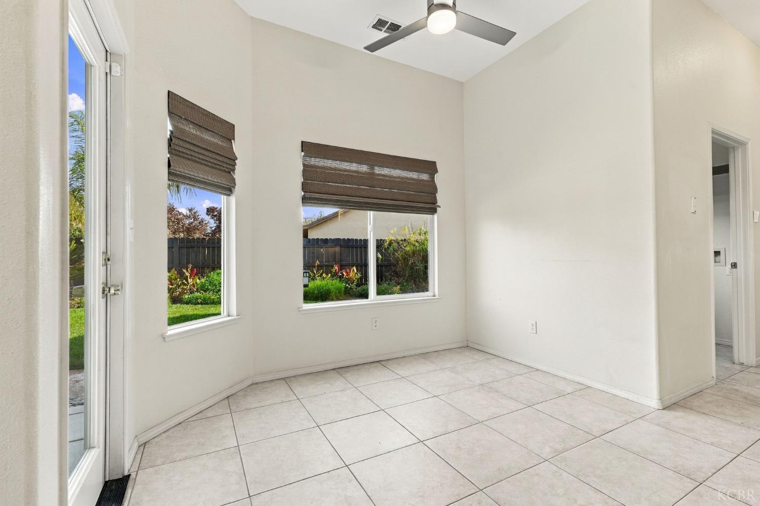 1514 W Claridge Ct, Hanford, CA 93230