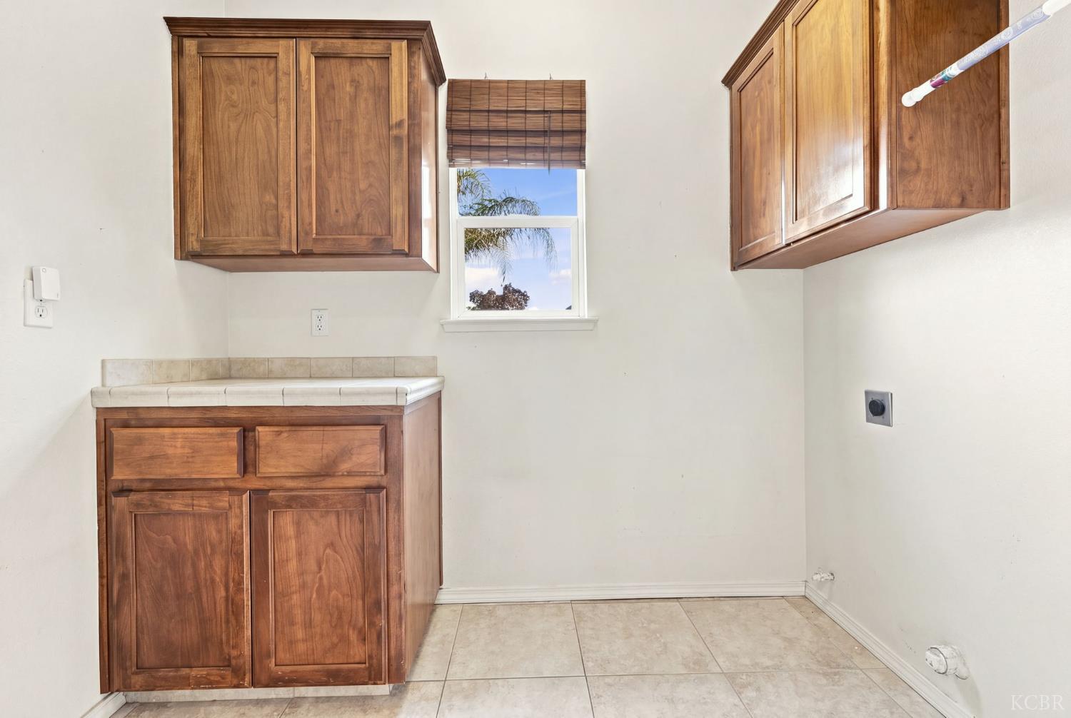 1514 W Claridge Ct, Hanford, CA 93230