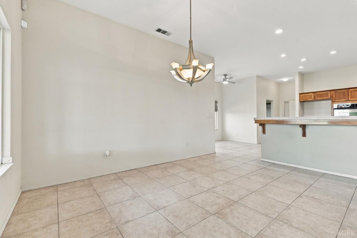 1514 W Claridge Ct, Hanford, CA 93230
