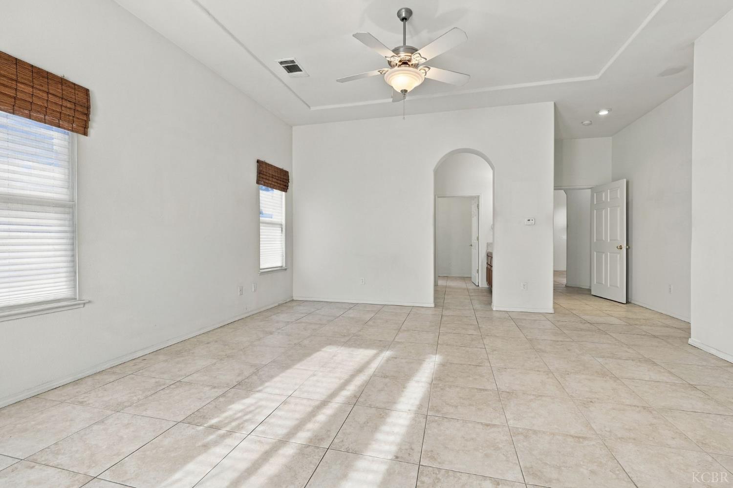 1514 W Claridge Ct, Hanford, CA 93230