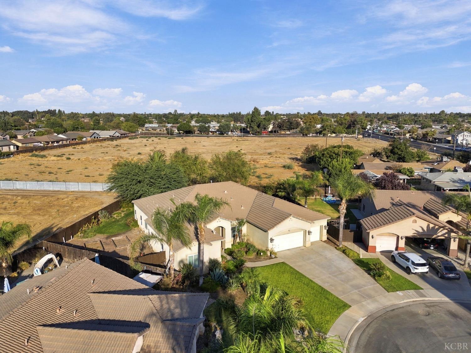 1514 W Claridge Ct, Hanford, CA 93230