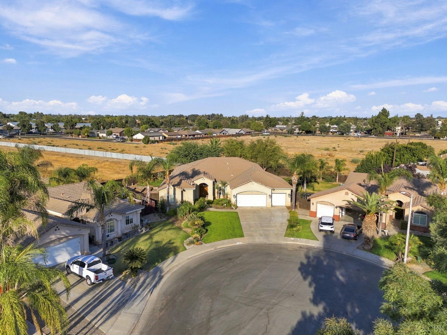 1514 W Claridge Ct, Hanford, CA 93230