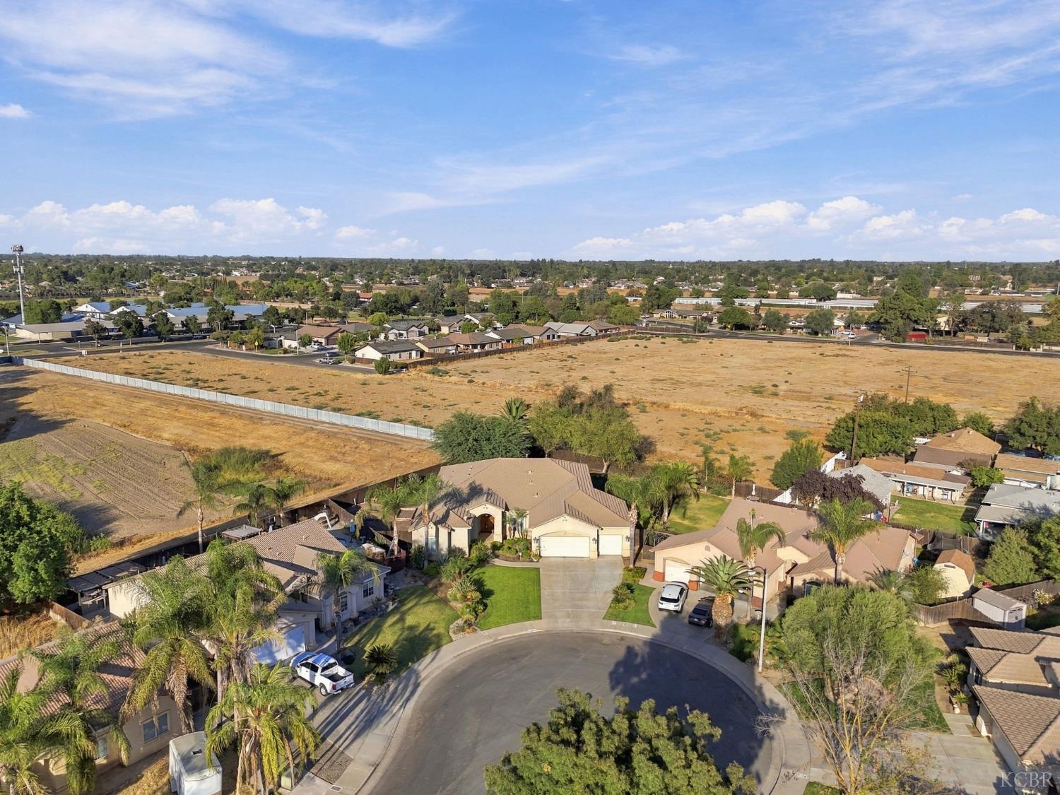 1514 W Claridge Ct, Hanford, CA 93230